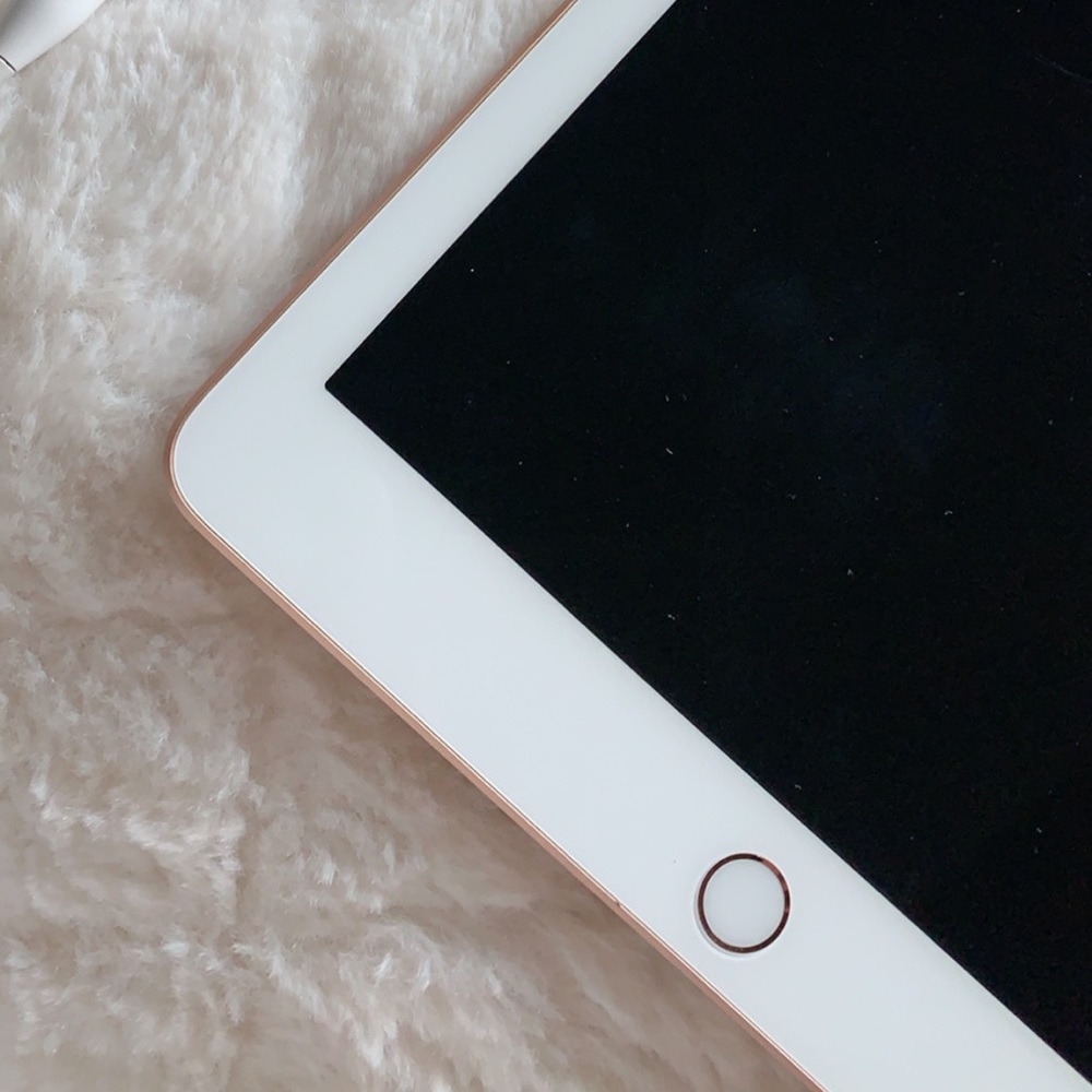 SOLD 🤍 IPad Pro 12.5in